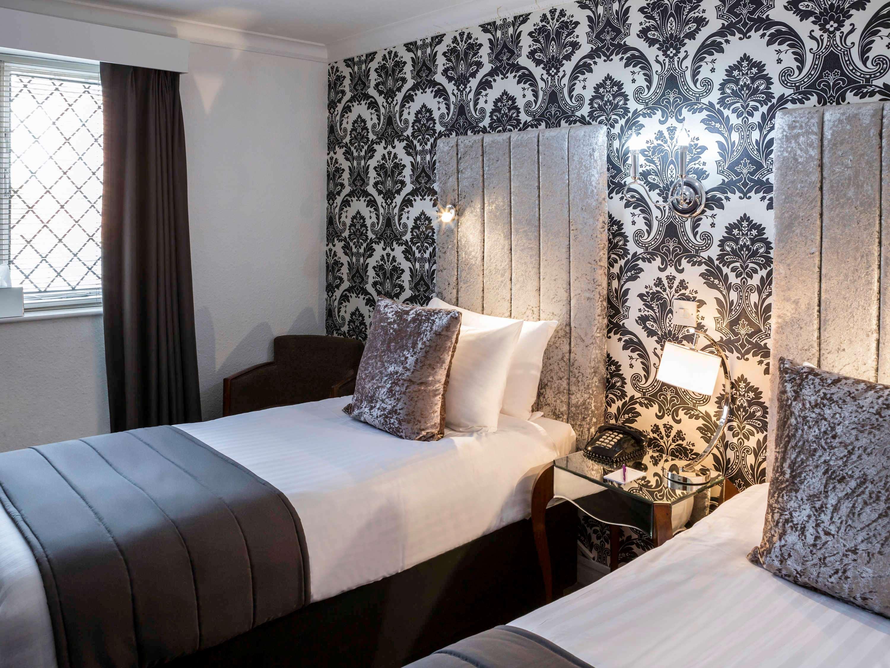 Barons Court Hotel 沃尔索尔 外观 照片