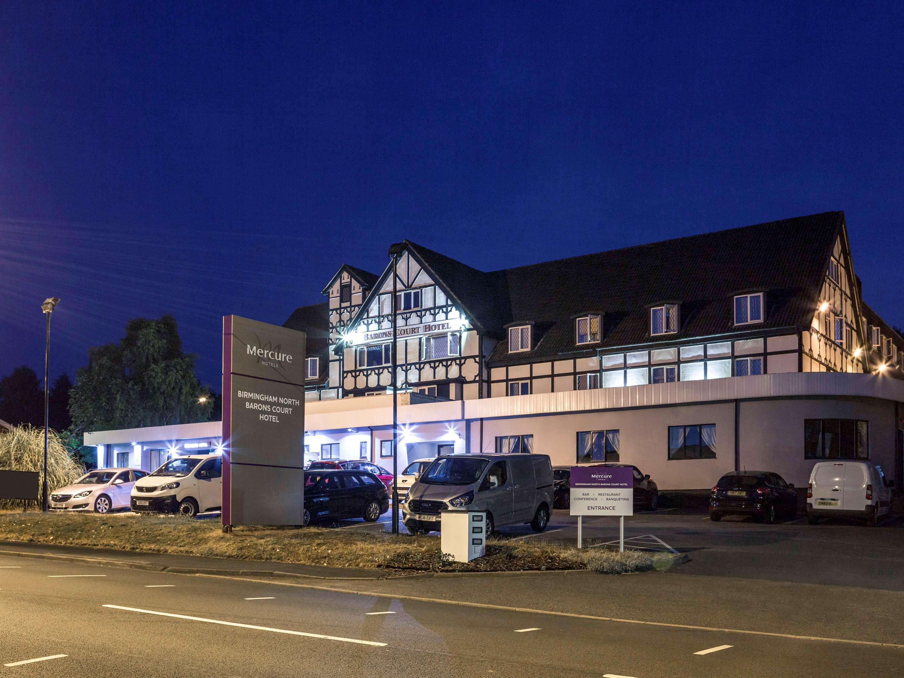 Barons Court Hotel 沃尔索尔 外观 照片