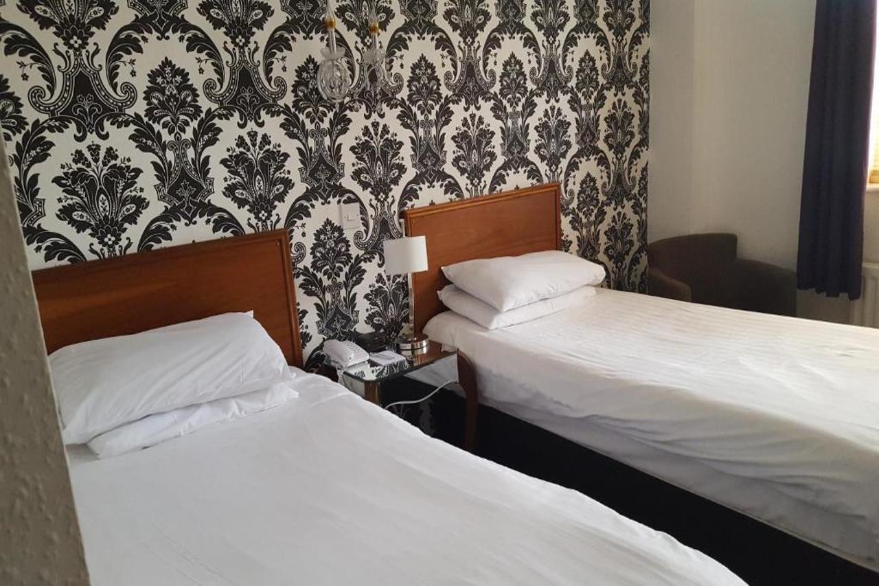 Barons Court Hotel 沃尔索尔 外观 照片