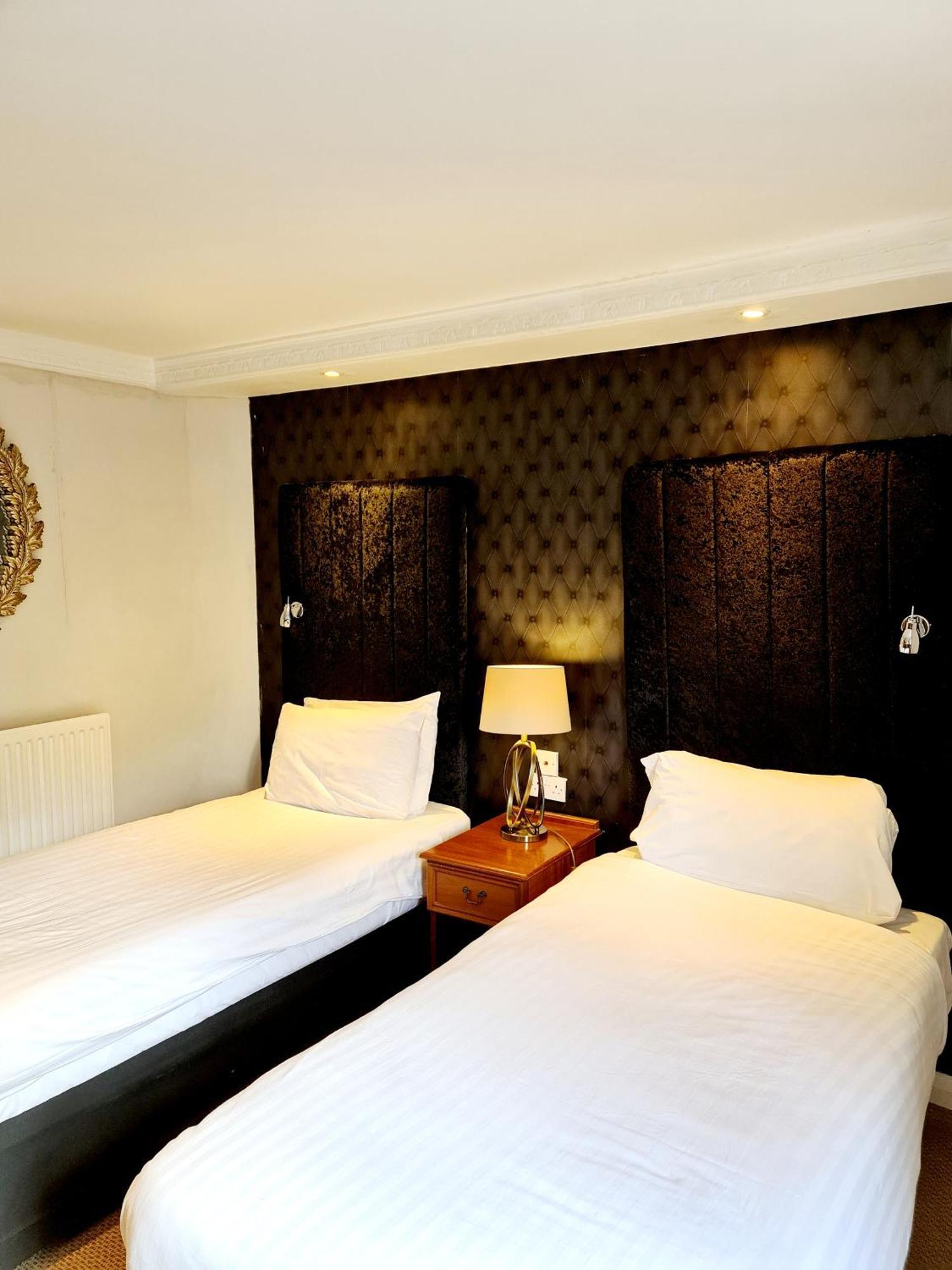 Barons Court Hotel 沃尔索尔 外观 照片
