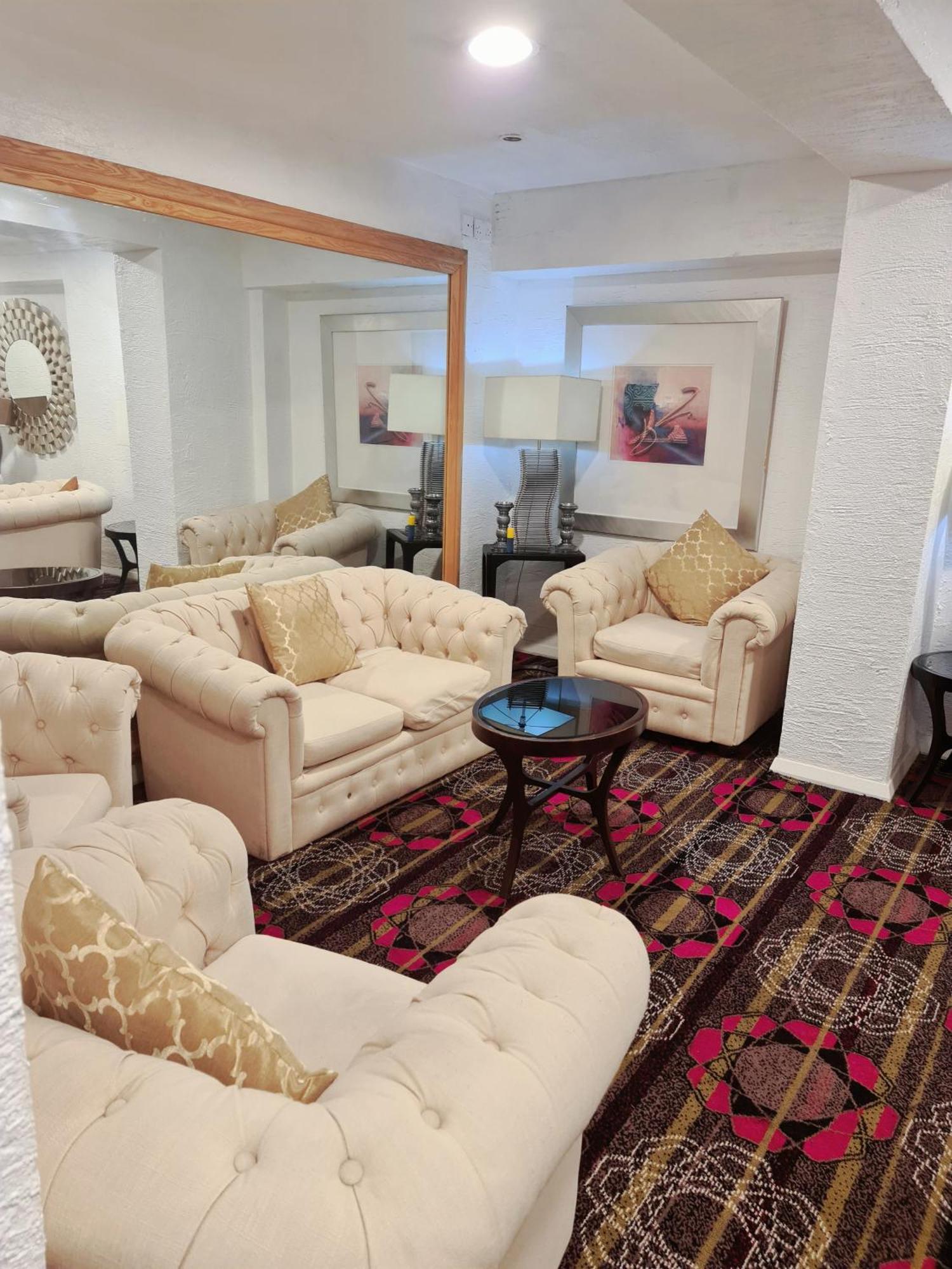 Barons Court Hotel 沃尔索尔 外观 照片