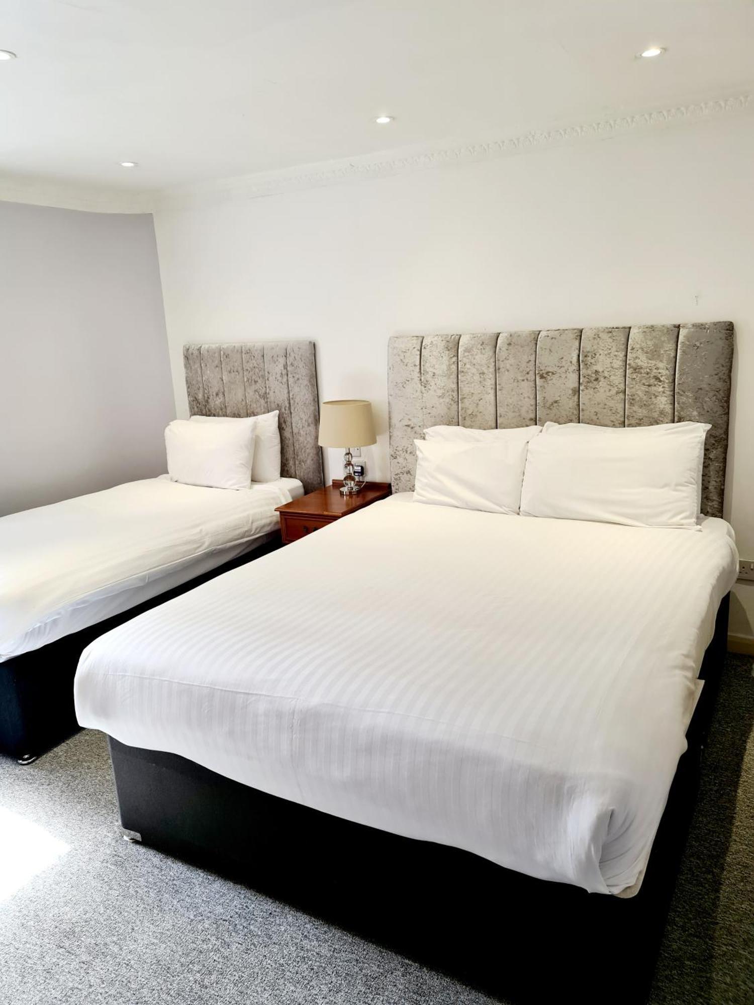 Barons Court Hotel 沃尔索尔 外观 照片
