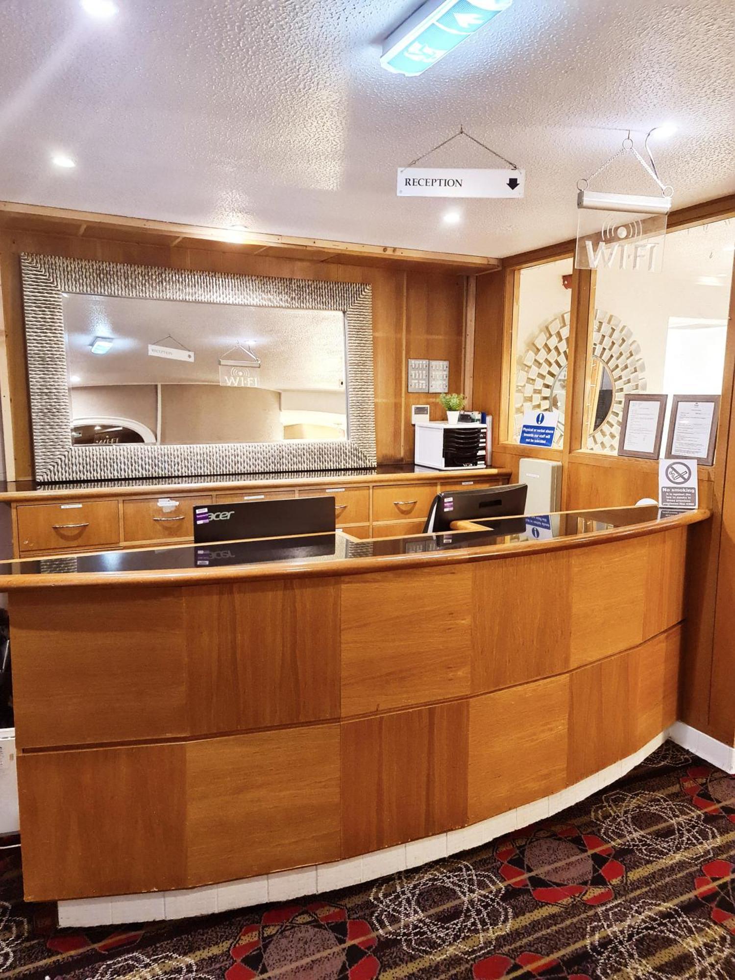 Barons Court Hotel 沃尔索尔 外观 照片