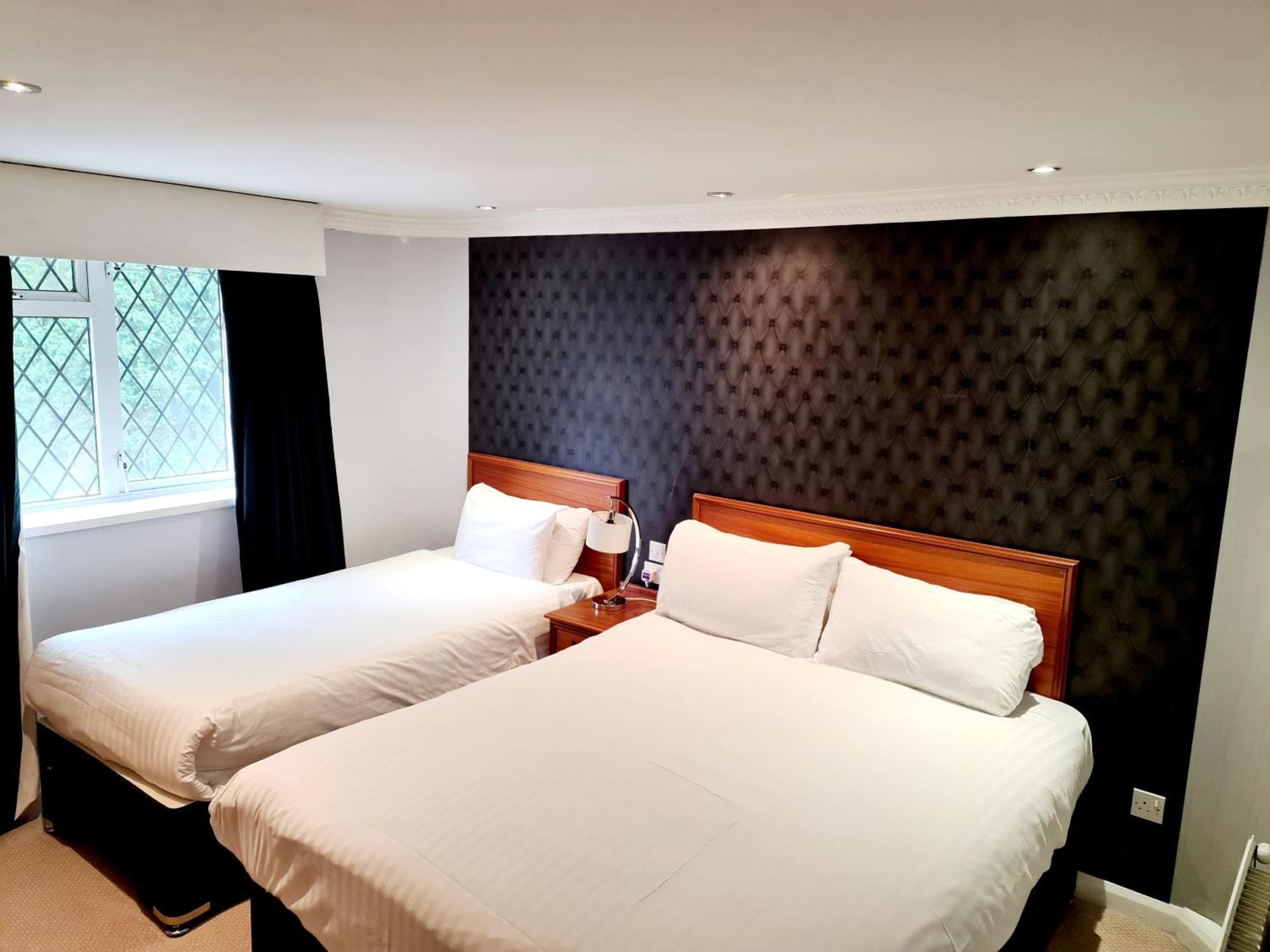 Barons Court Hotel 沃尔索尔 外观 照片