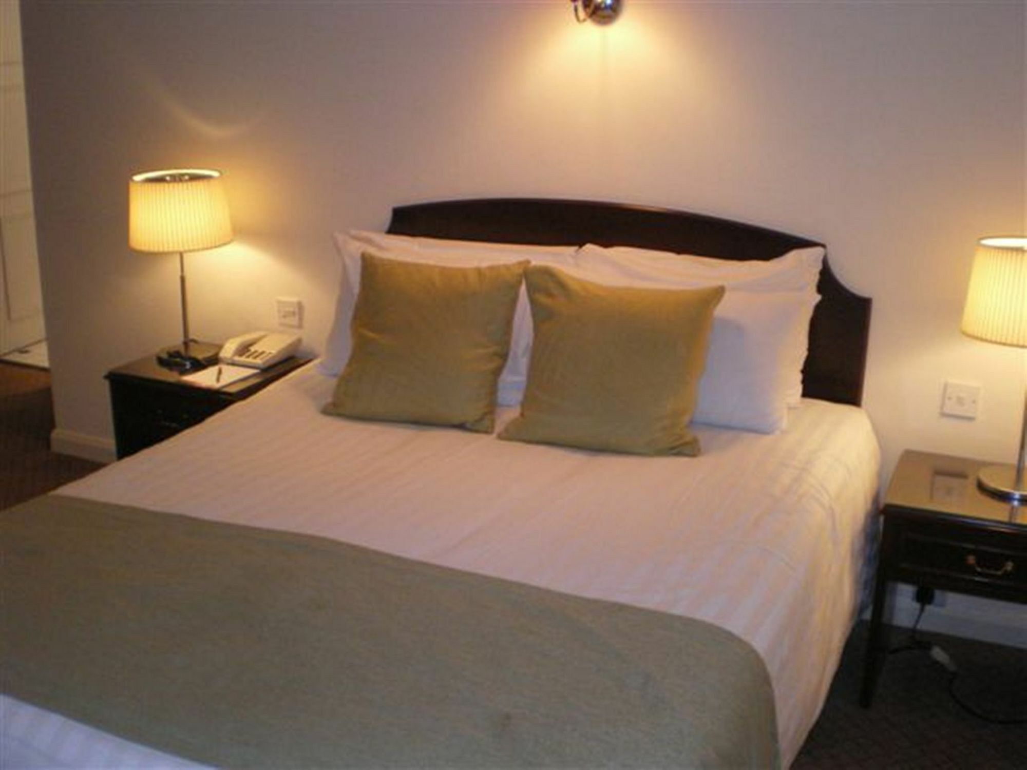 Barons Court Hotel 沃尔索尔 外观 照片