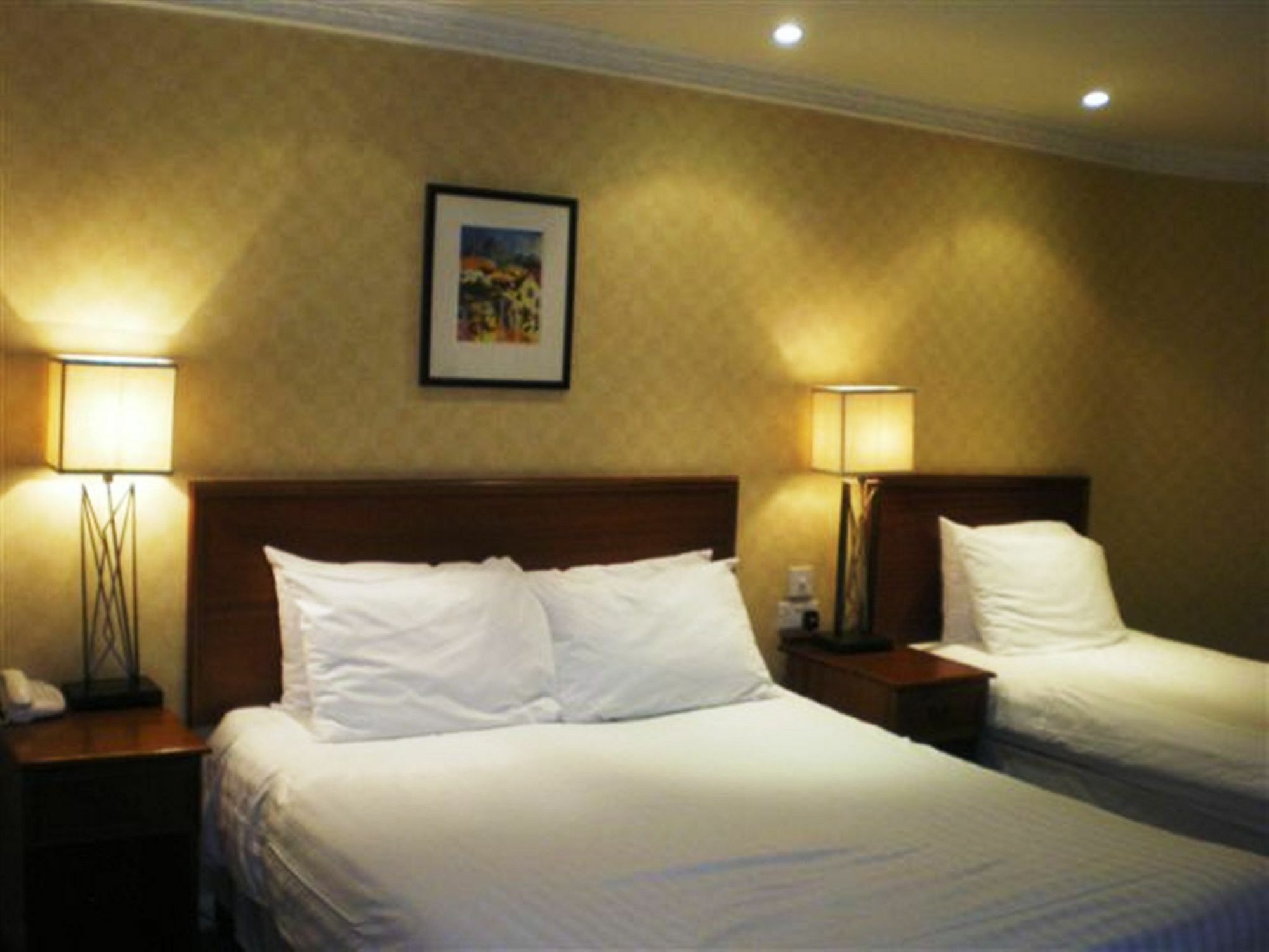 Barons Court Hotel 沃尔索尔 外观 照片