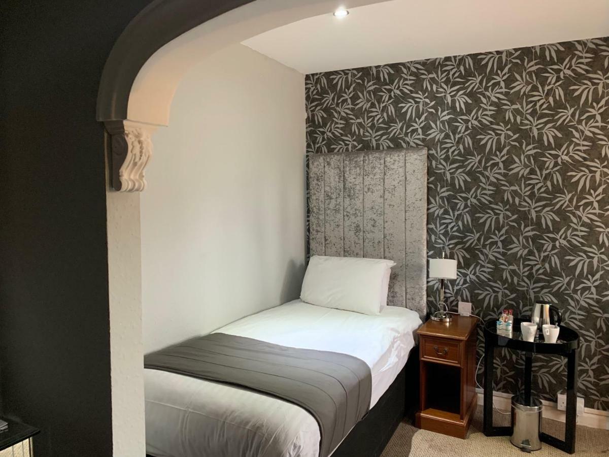 Barons Court Hotel 沃尔索尔 外观 照片